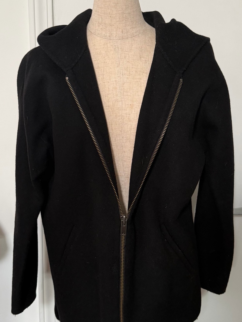 Banana Republic Black Petite Wool Blend Coat 

Color- black
Size- XS Petite